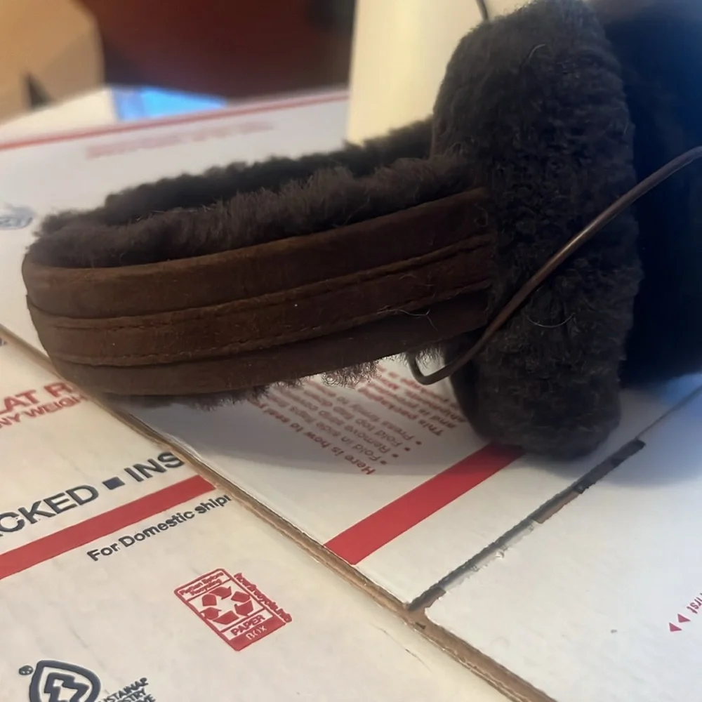 UGG genuine wired